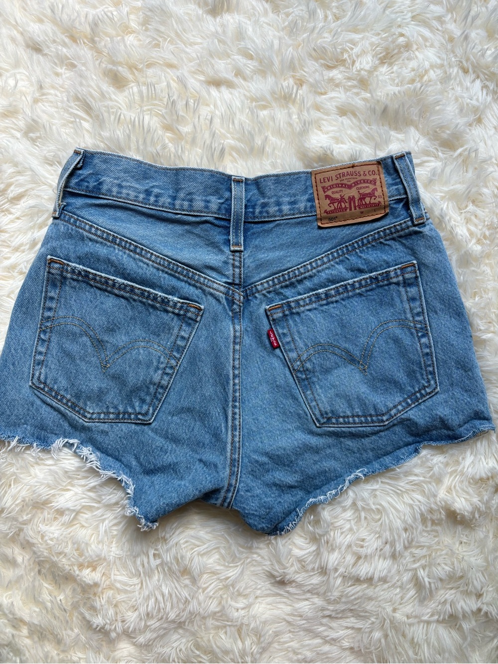 Levi’s 501 Cutoff Denim Shorts Womens W26 Distressed High Rise Light Wash